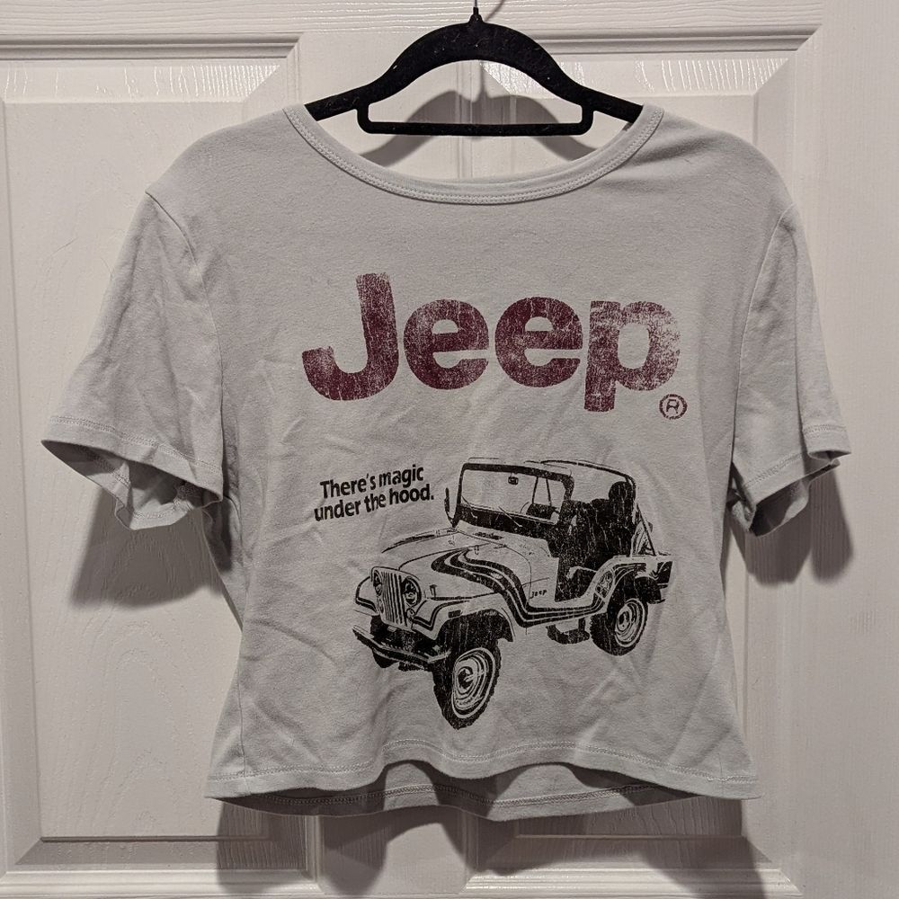 Jeep Size XL Crop "There's Magic Under The Hood" Tee - Light Gray